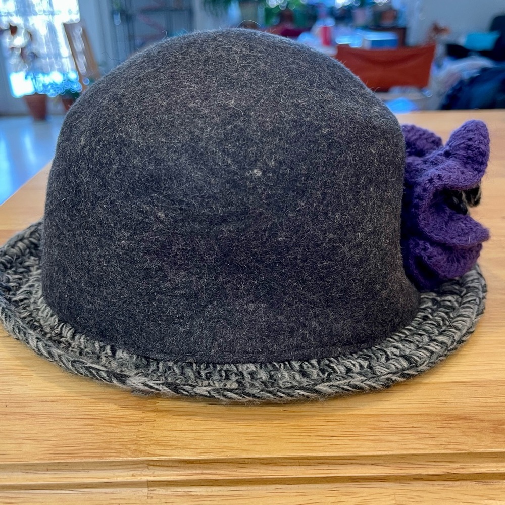 Madison 88 Wool Black & Gray Fedora Cloche Hat w/ purple flower - Picture 7 of 12